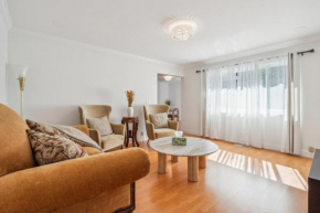 Spacious Mountain View Duplex in Prime Location Duplex